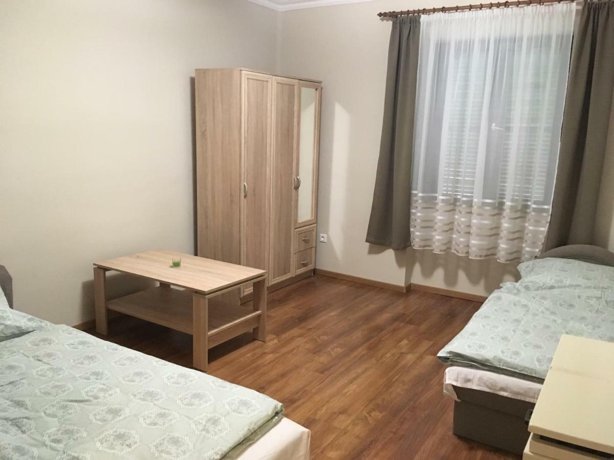 Vadaszhaz Hotel Egyhazasradoc Buitenkant foto